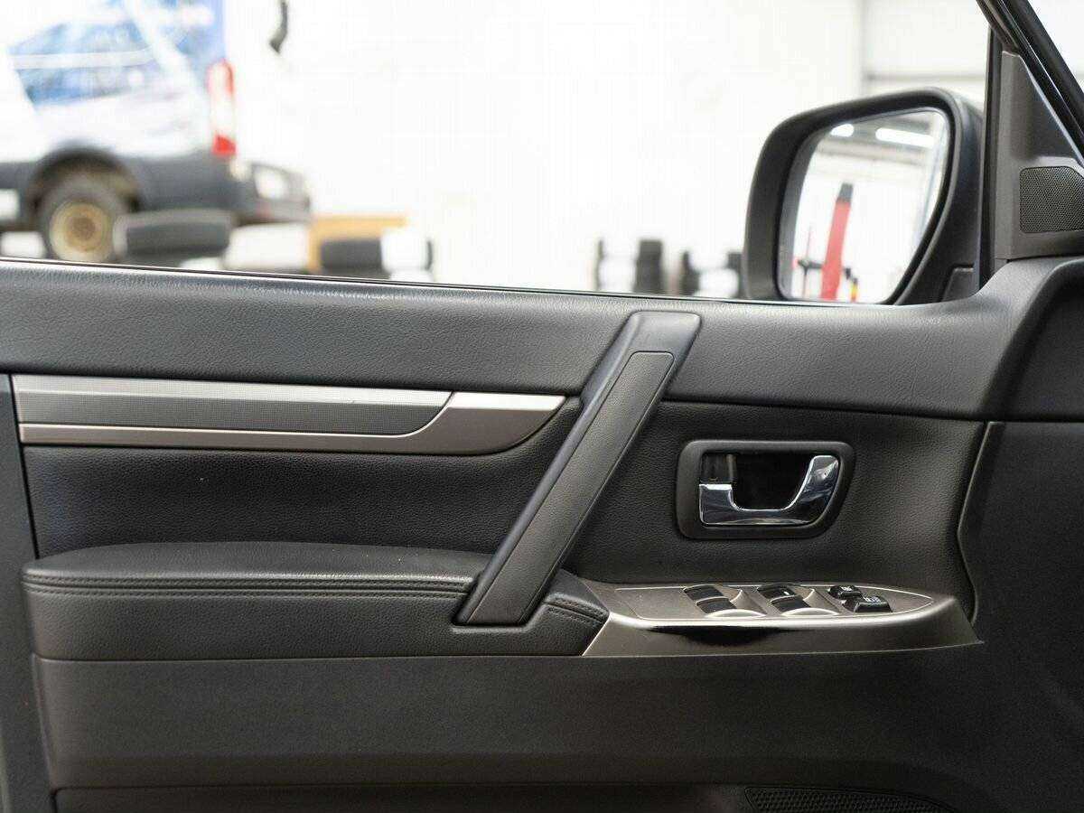Купить Mitsubishi Pajero с пробегом. Фото: #12