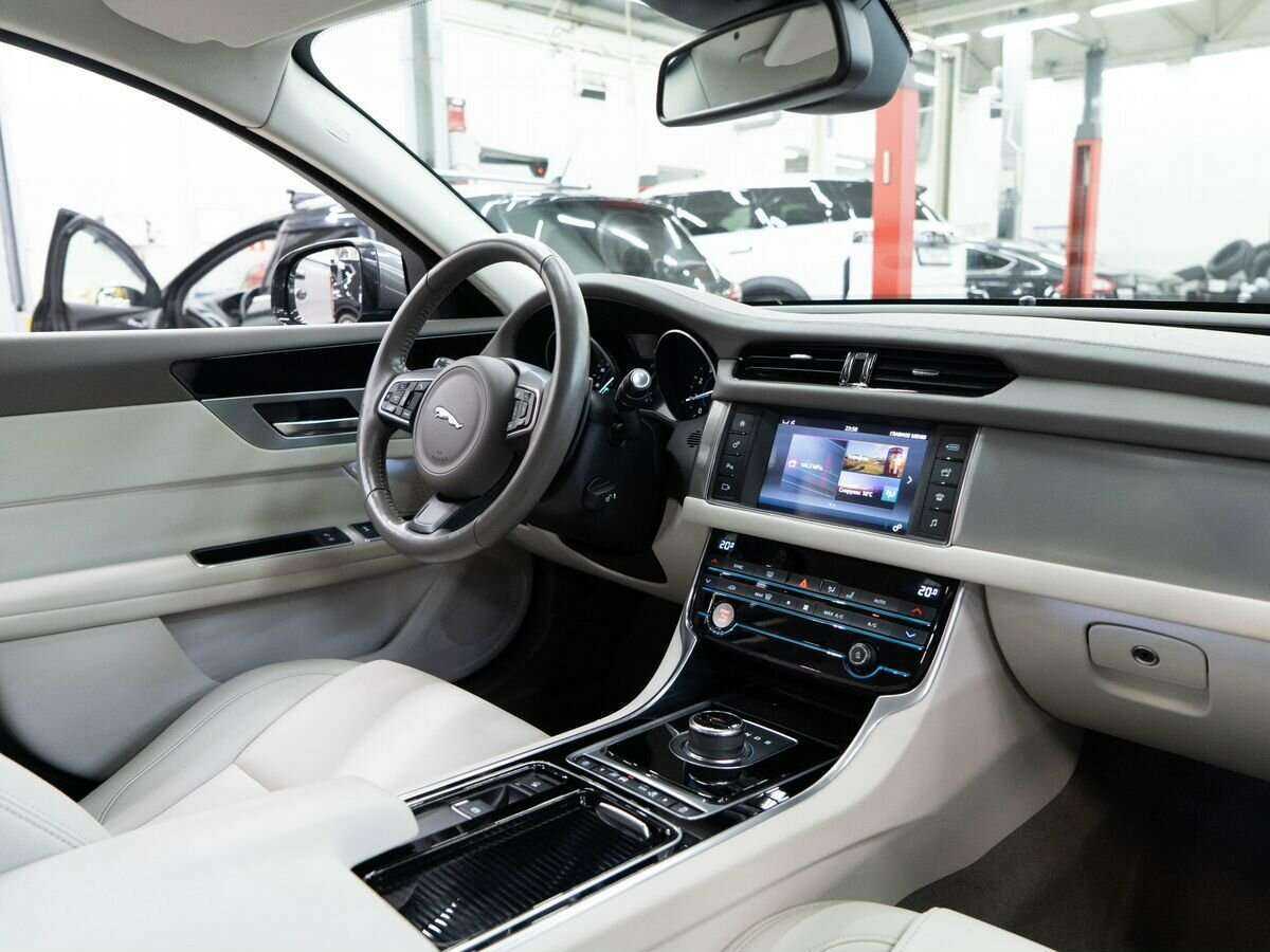 Купить Jaguar XF с пробегом. Фото: #17