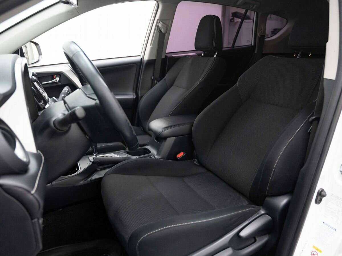 Купить Toyota RAV4 с пробегом. Фото: #5