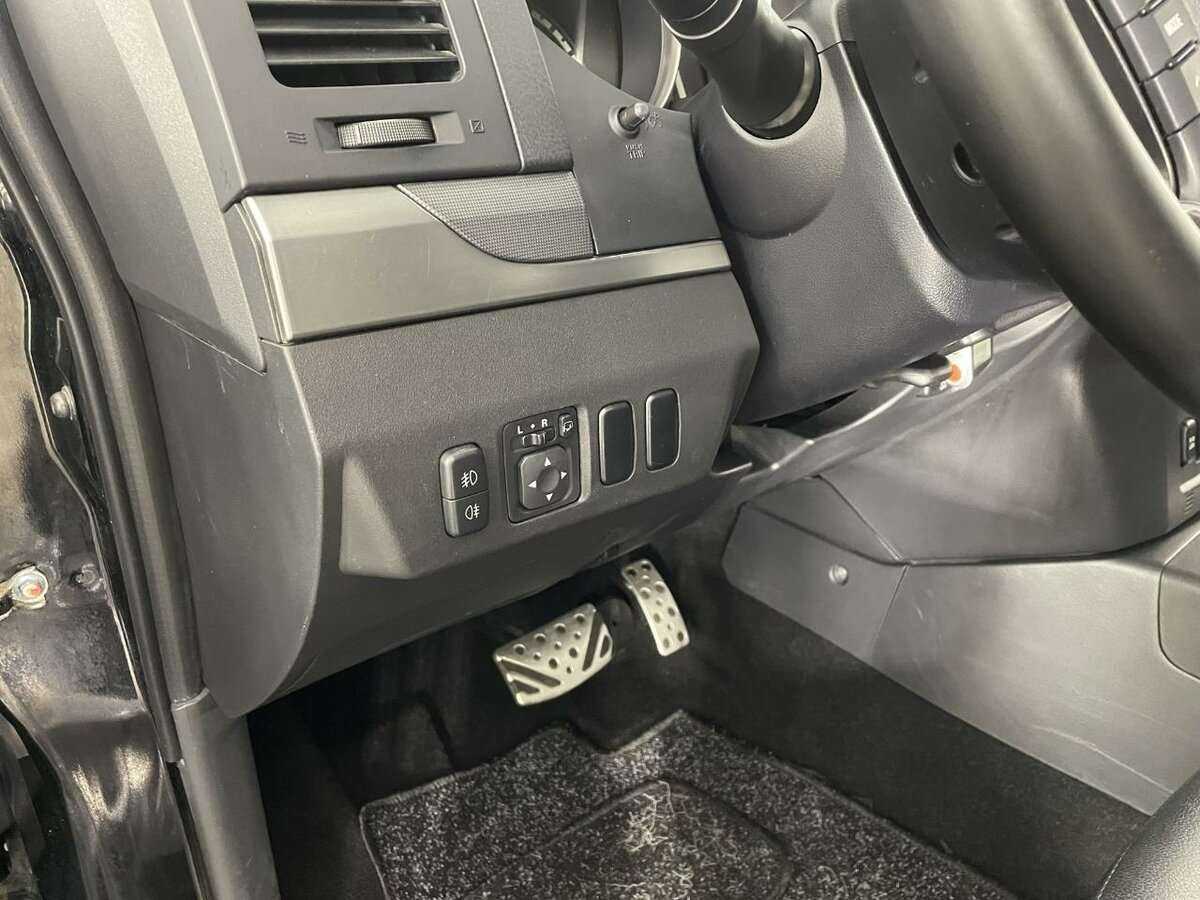 Купить Mitsubishi Pajero с пробегом. Фото: #8