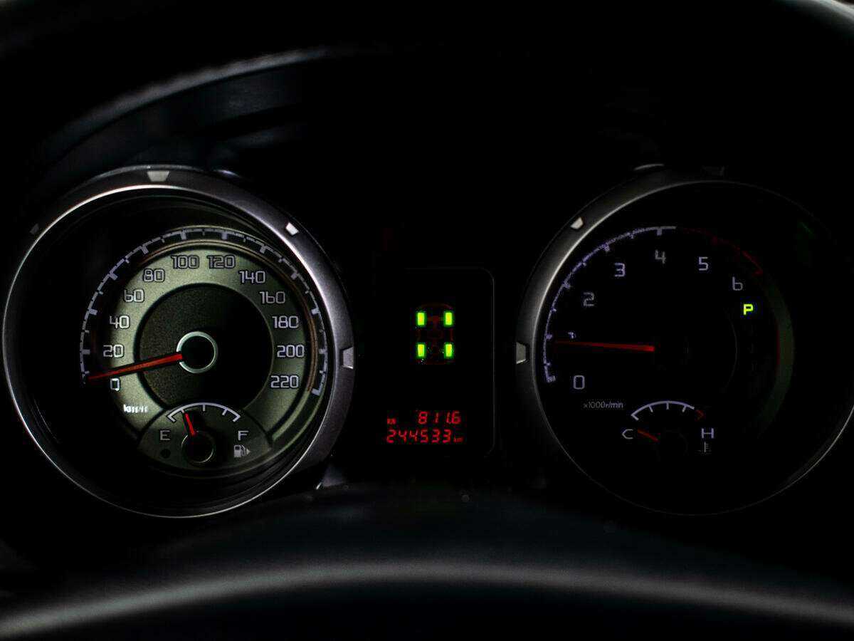 Купить Mitsubishi Pajero с пробегом. Фото: #8