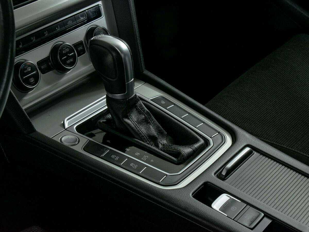 Купить Volkswagen Passat с пробегом. Фото: #12
