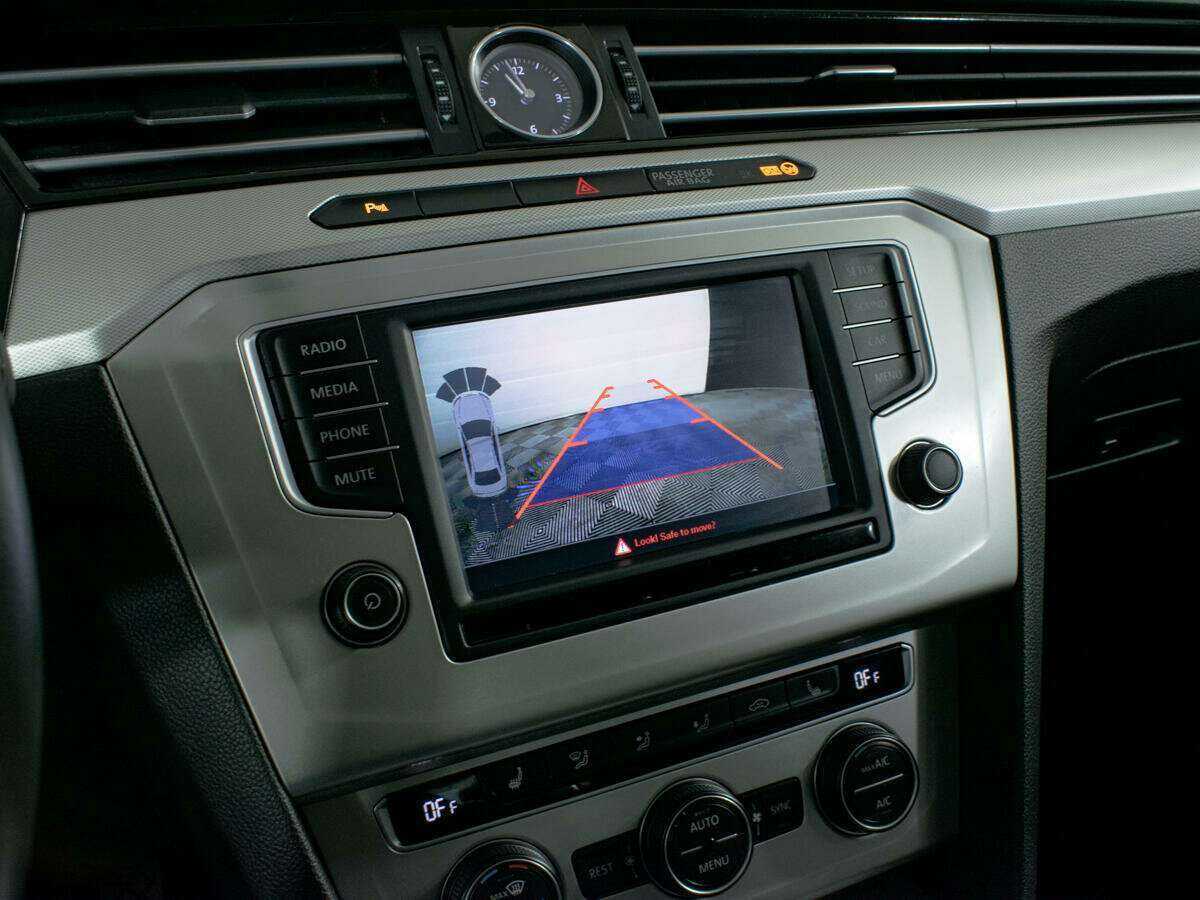 Купить Volkswagen Passat с пробегом. Фото: #15