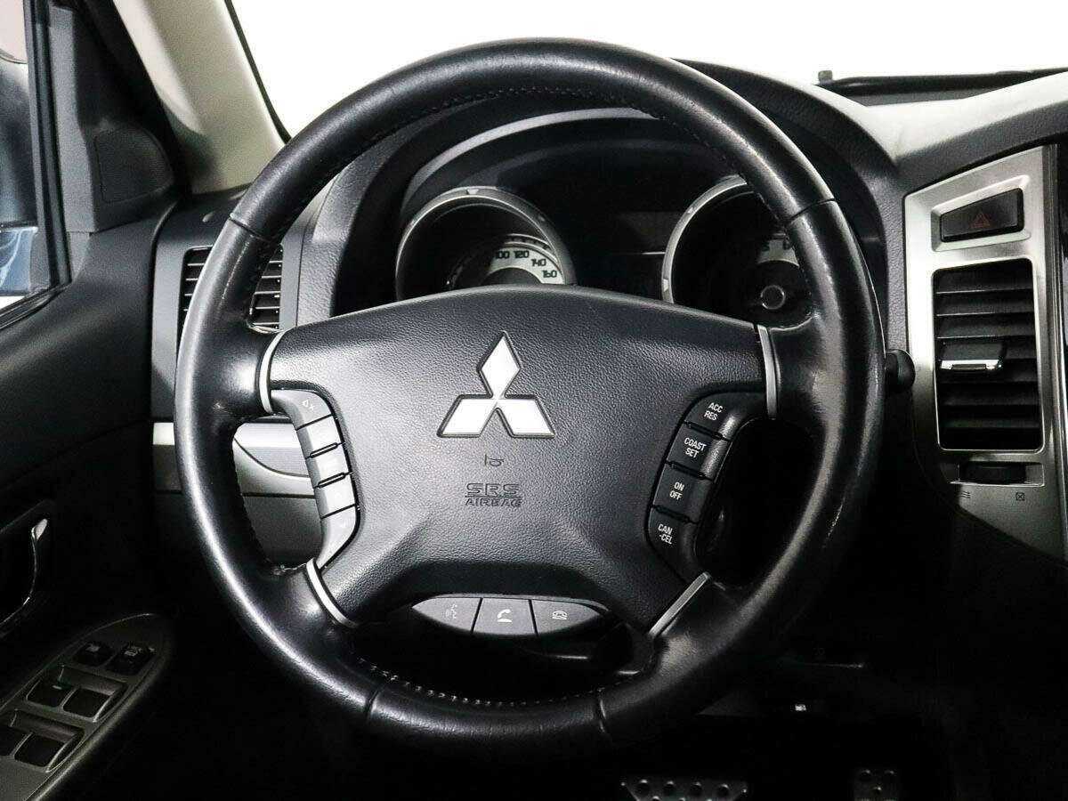 Купить Mitsubishi Pajero с пробегом. Фото: #9