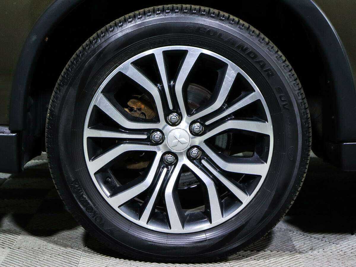 Купить Mitsubishi Outlander с пробегом. Фото: #21