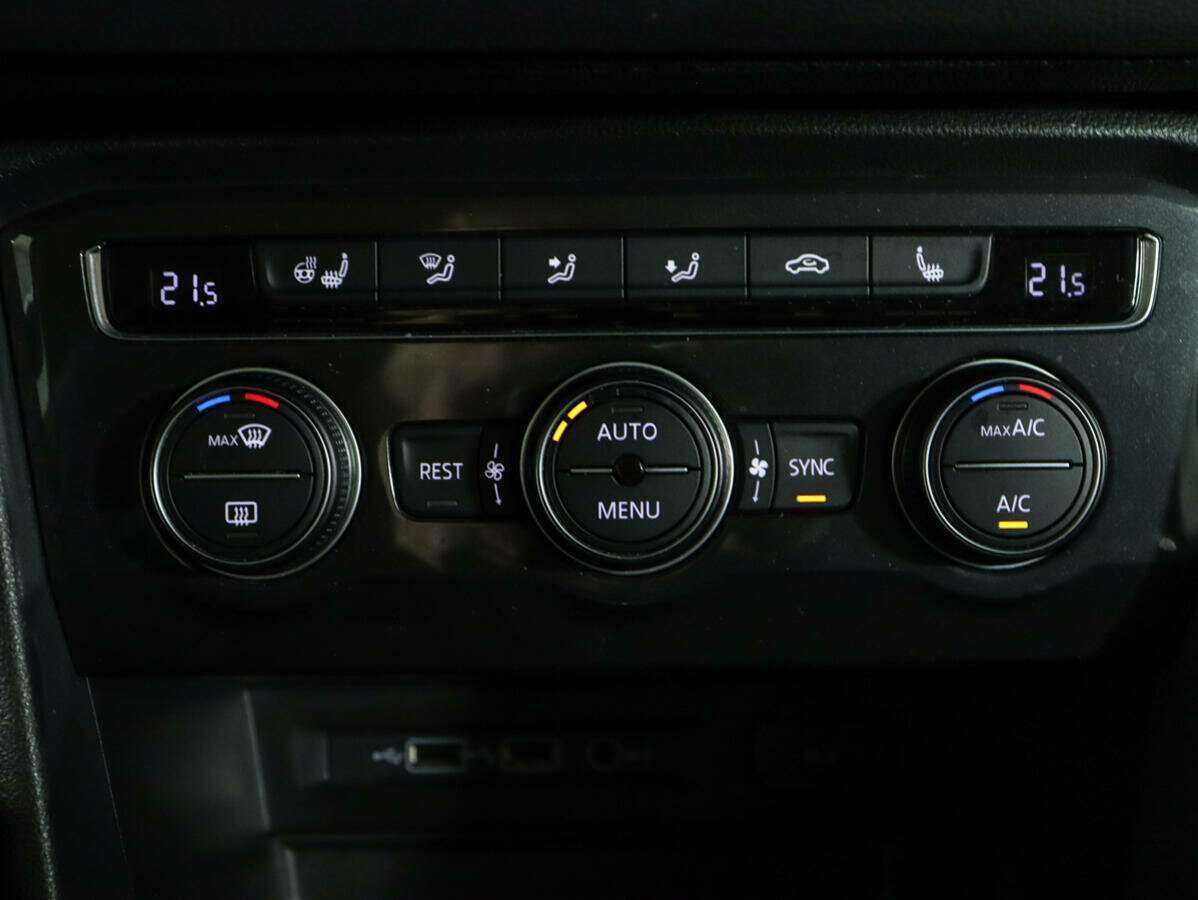 Купить Volkswagen Tiguan с пробегом. Фото: #17