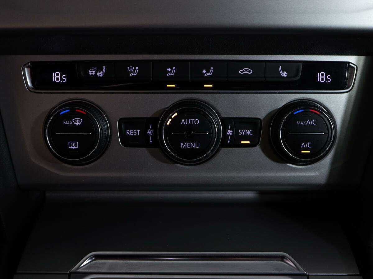 Купить Volkswagen Passat с пробегом. Фото: #18