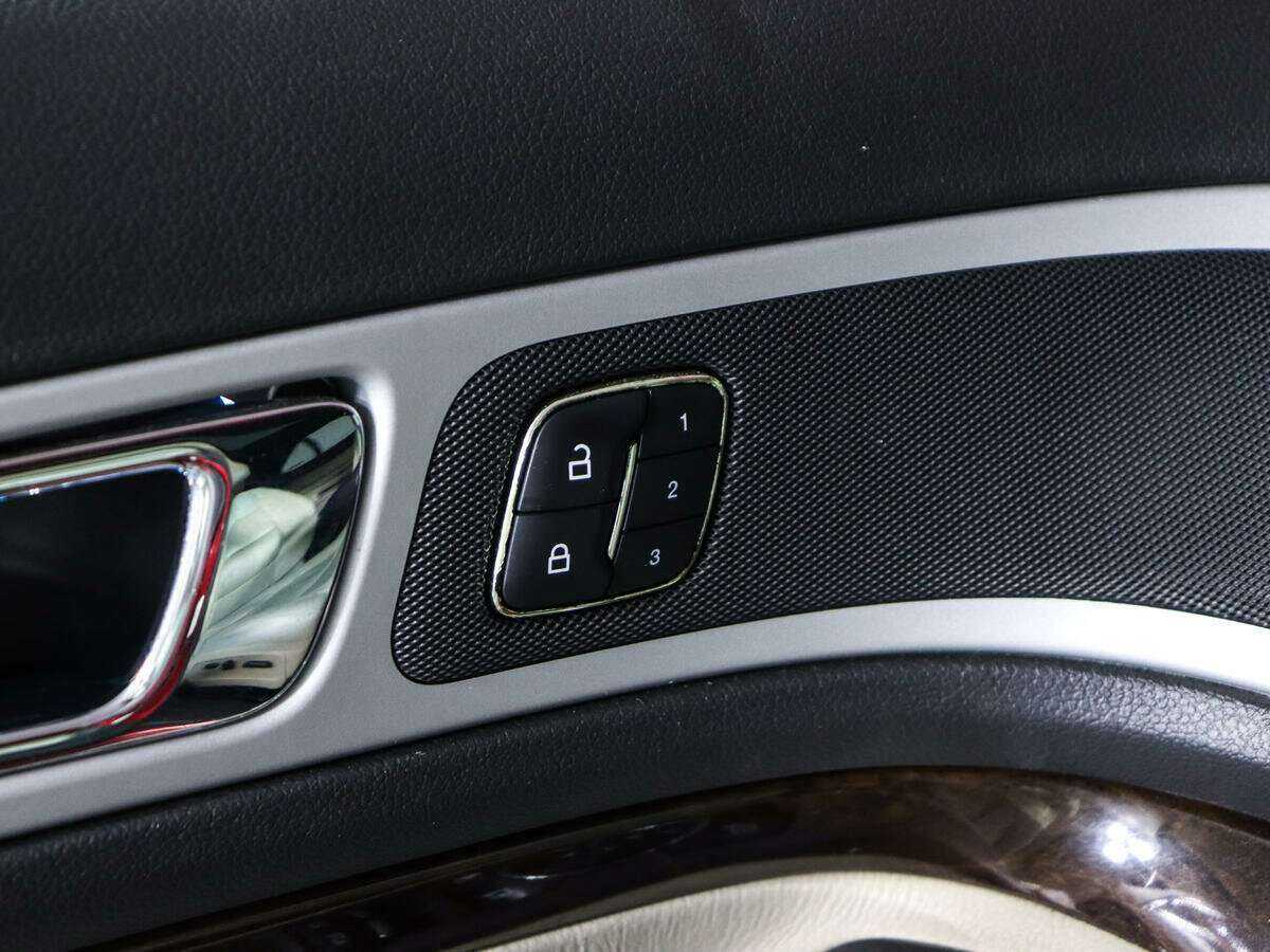 Купить Ford Explorer с пробегом. Фото: #18