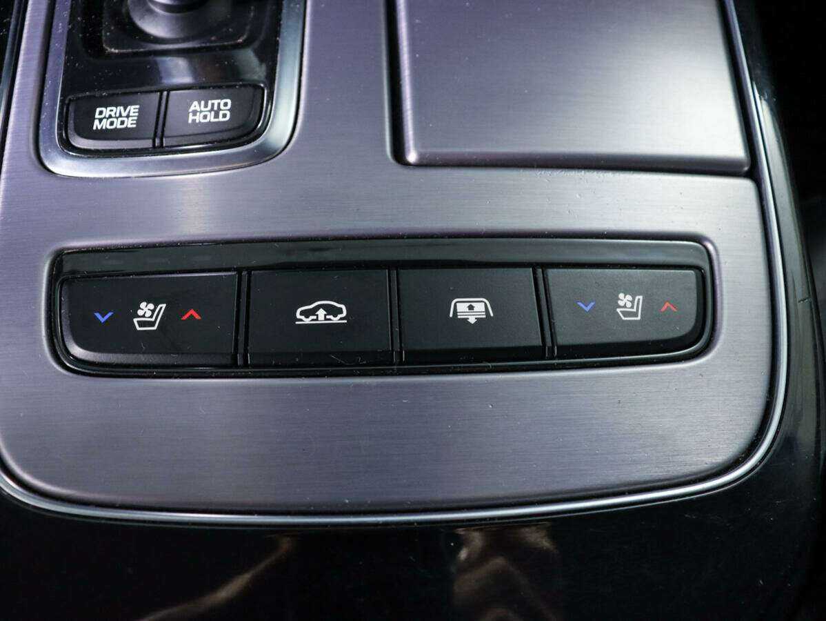 Купить Hyundai Equus с пробегом. Фото: #22