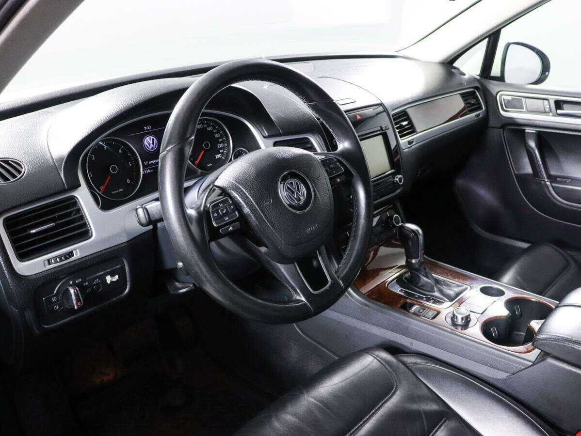 Купить Volkswagen Touareg с пробегом. Фото: #8