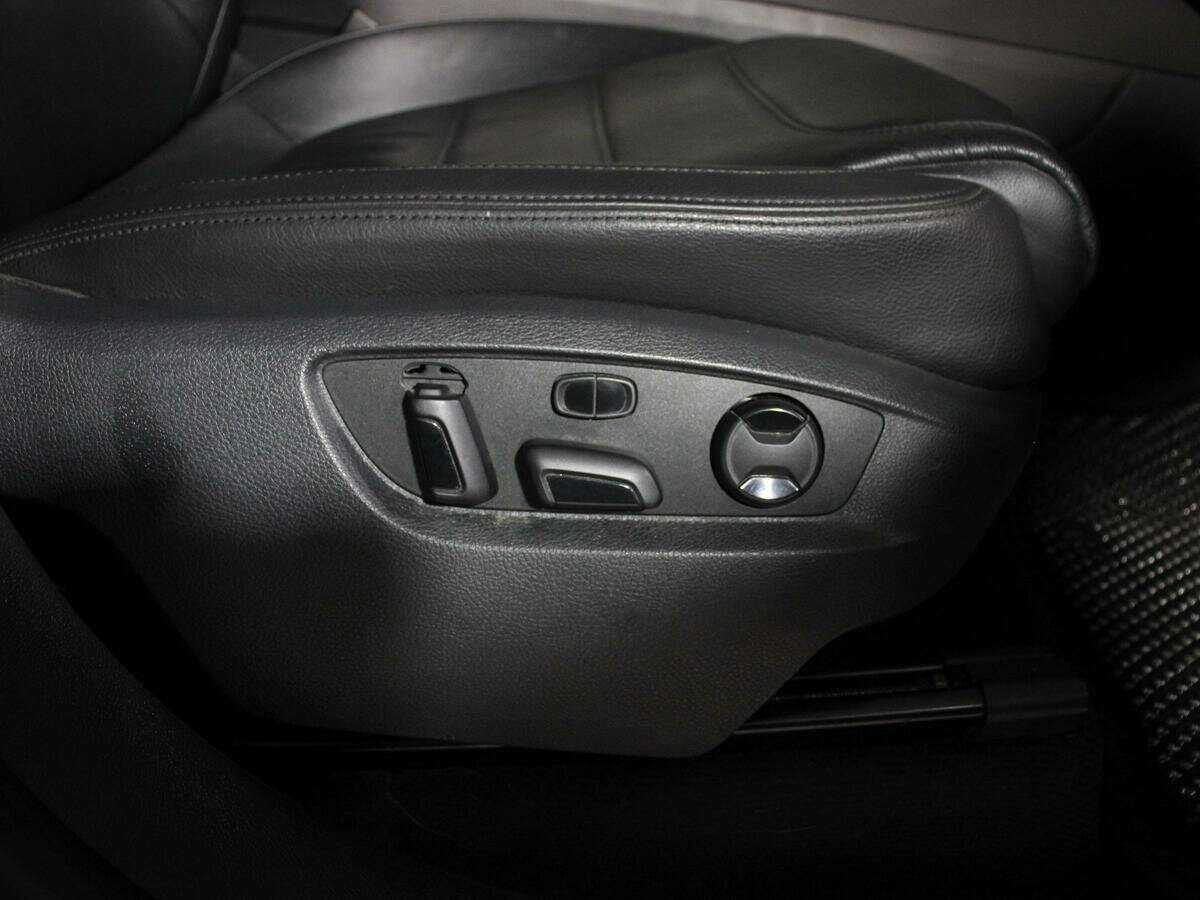 Купить Volkswagen Touareg с пробегом. Фото: #13
