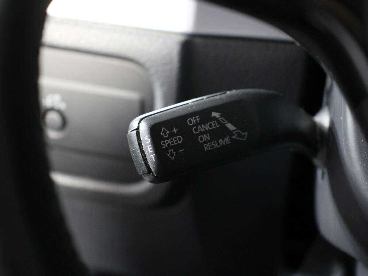 Купить Volkswagen Touareg с пробегом. Фото: #19