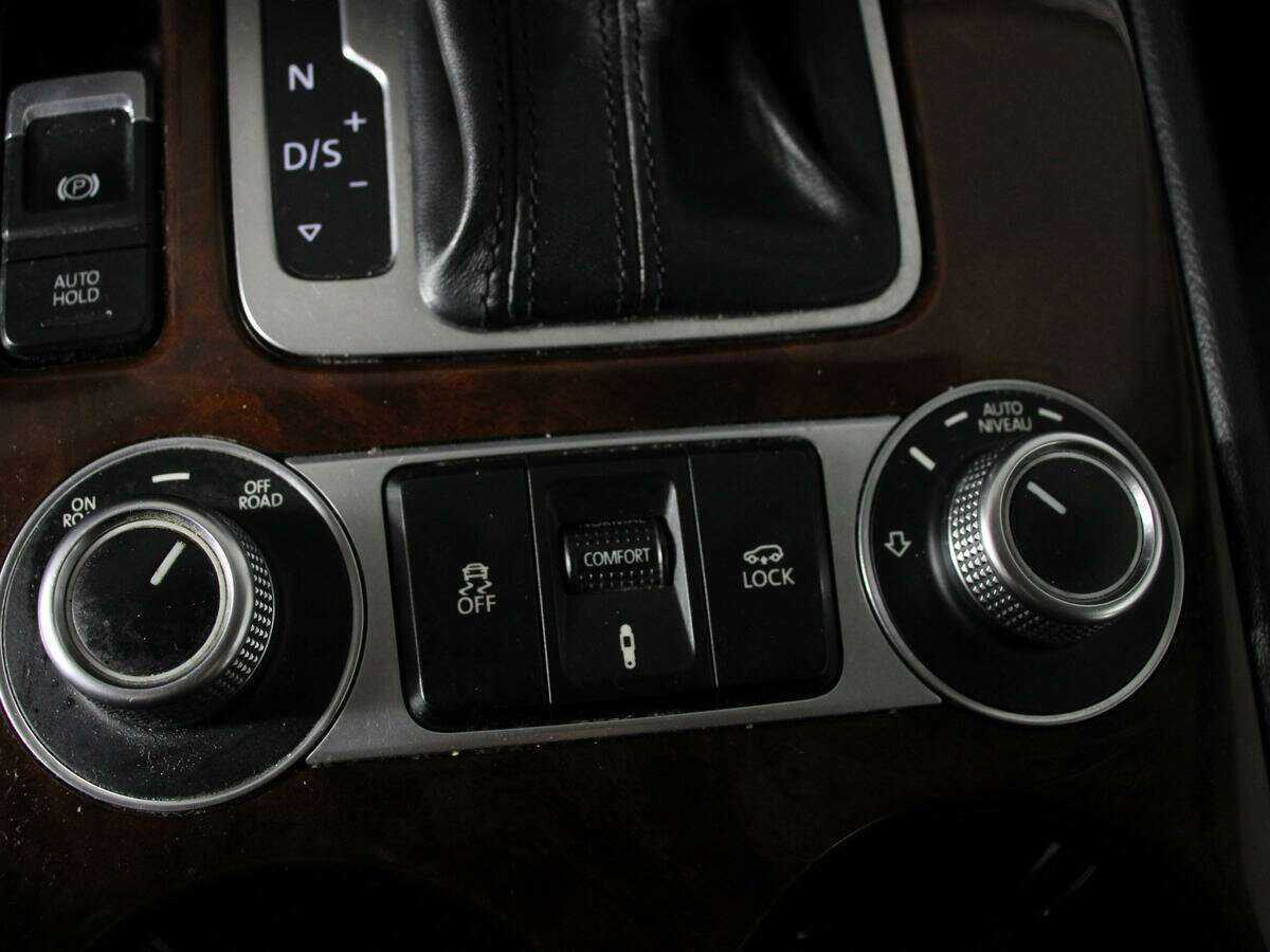 Купить Volkswagen Touareg с пробегом. Фото: #21