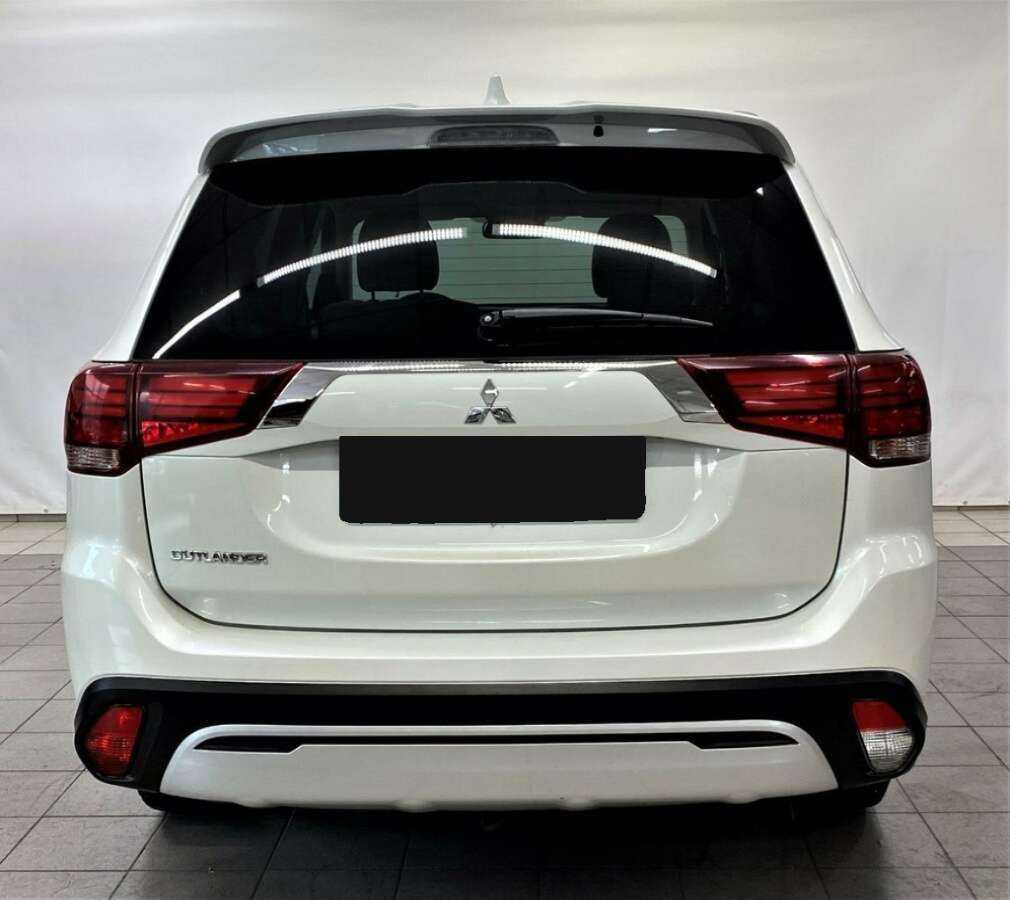 Купить Mitsubishi Outlander с пробегом. Фото: #2
