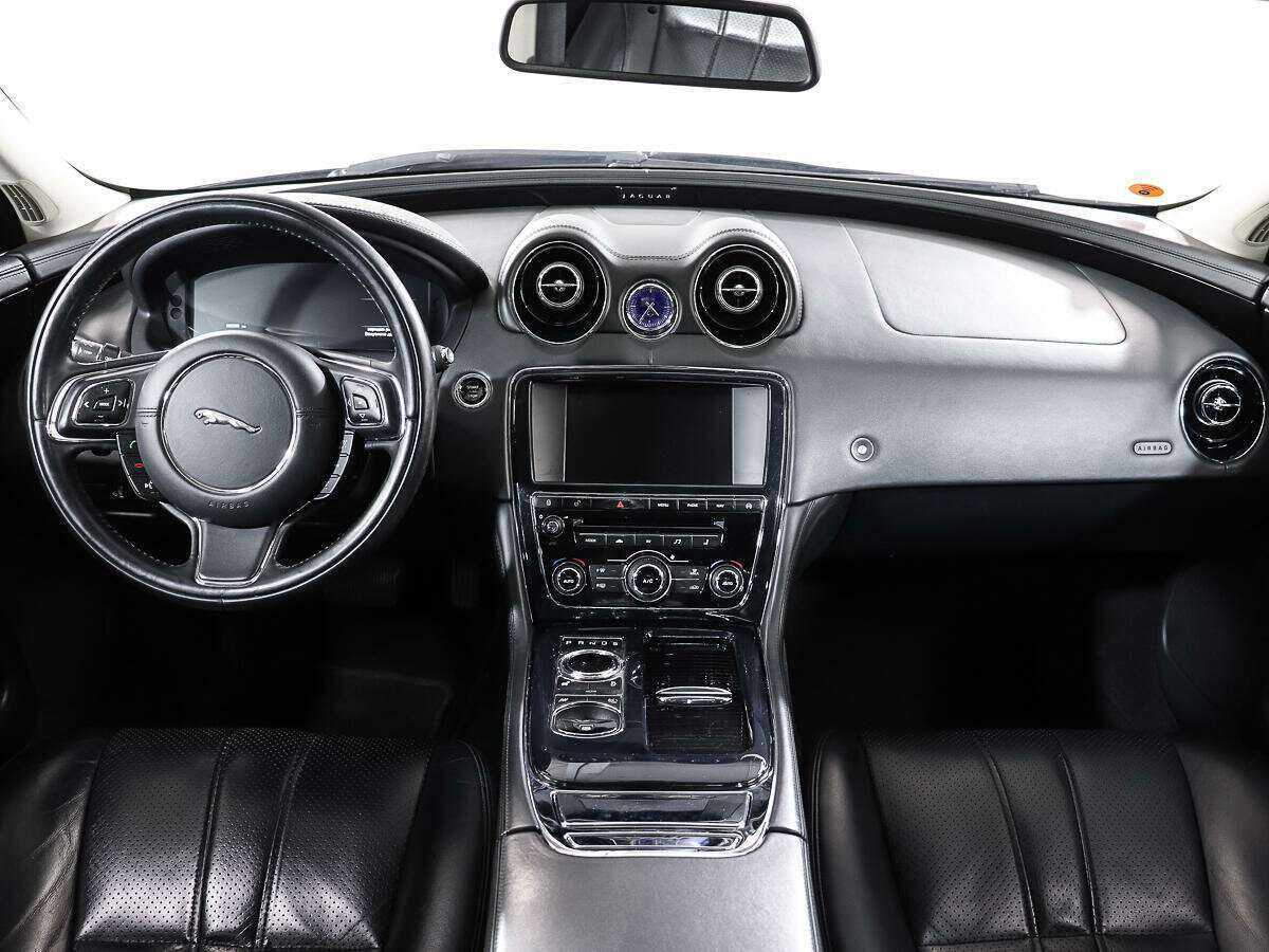 Купить Jaguar XJ с пробегом. Фото: #11