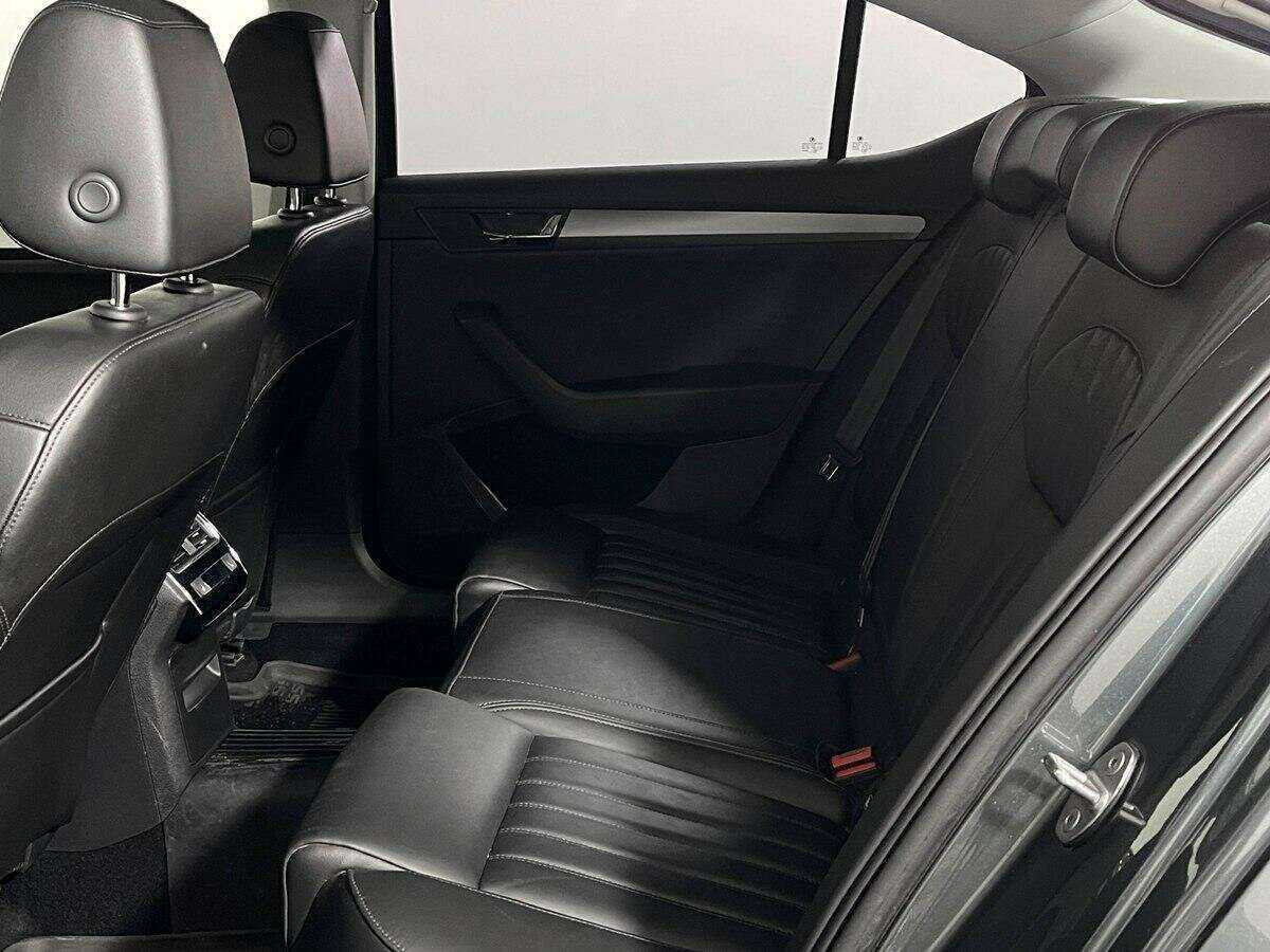 Купить Skoda Superb с пробегом. Фото: #8