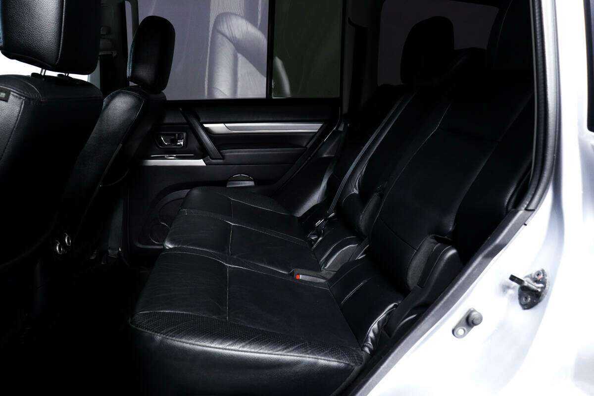 Купить Mitsubishi Pajero с пробегом. Фото: #11