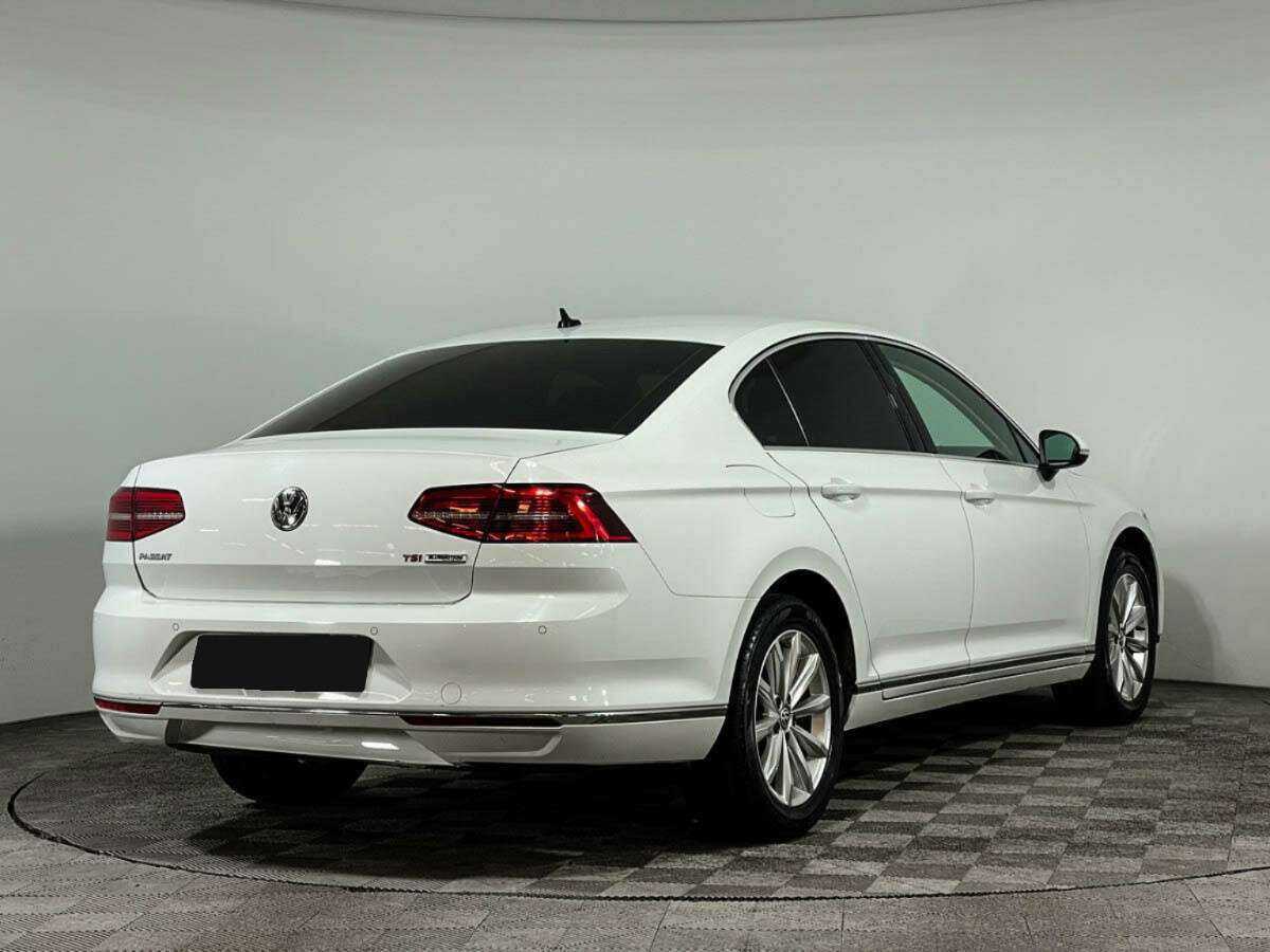 Купить Volkswagen Passat с пробегом. Фото: #4