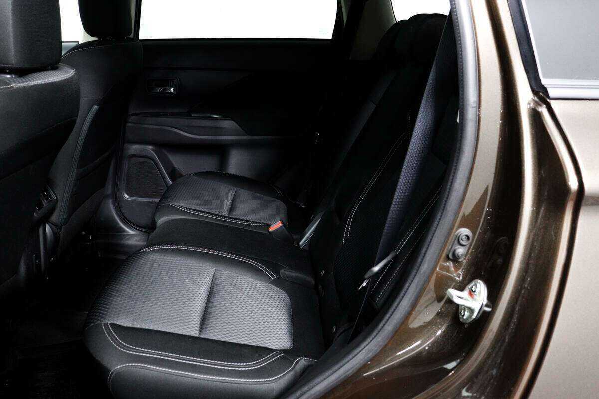 Купить Mitsubishi Outlander с пробегом. Фото: #11