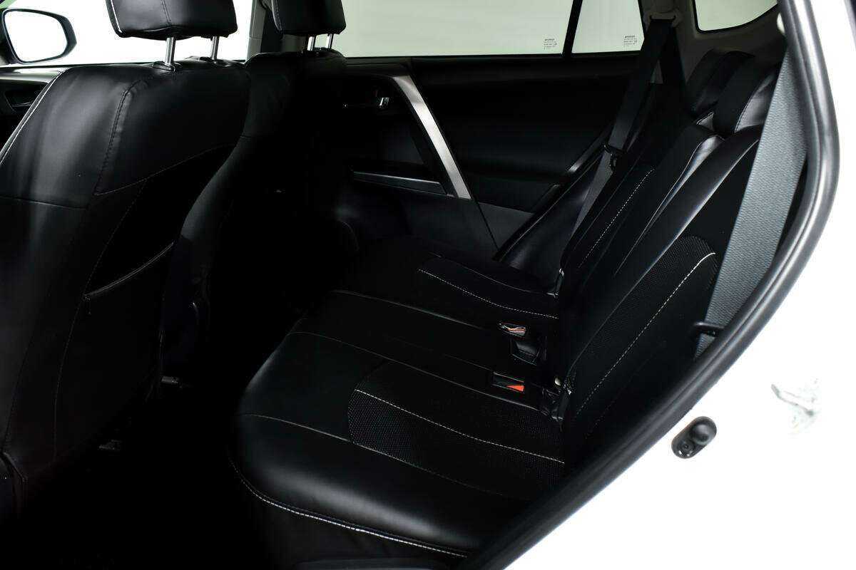 Купить Toyota RAV4 с пробегом. Фото: #11