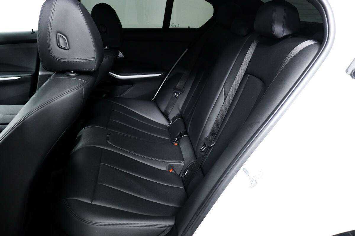 Купить BMW 3 серии с пробегом. Фото: #11