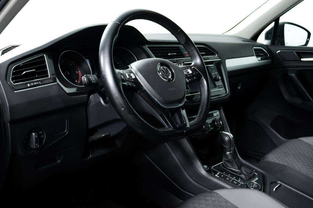 Купить Volkswagen Tiguan с пробегом. Фото: #12