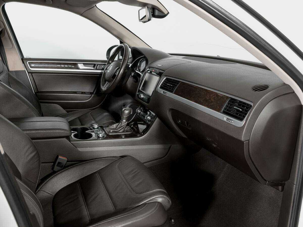 Купить Volkswagen Touareg с пробегом. Фото: #8