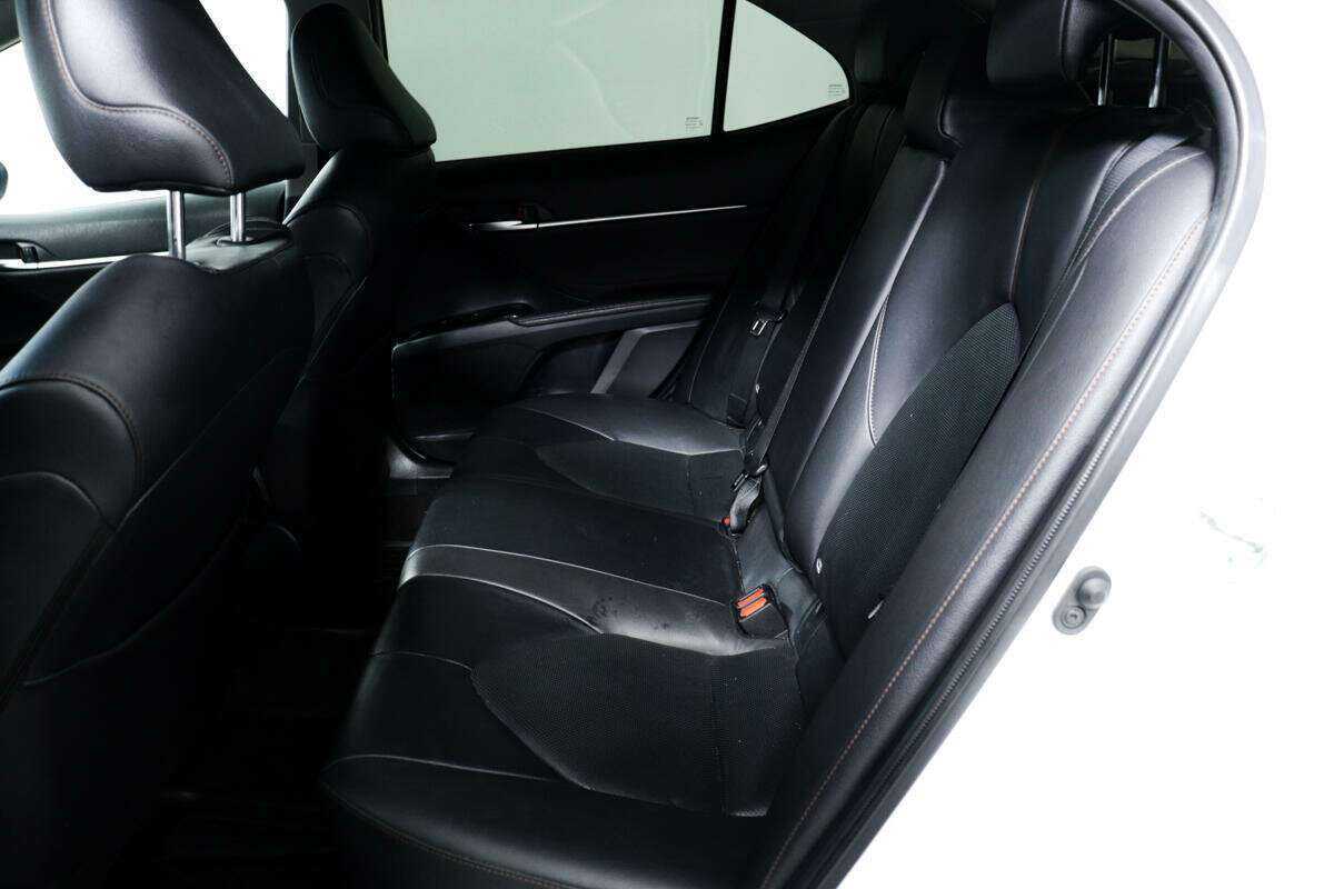 Купить Toyota Camry с пробегом. Фото: #11