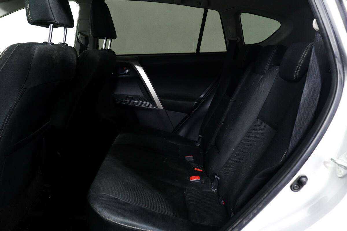 Купить Toyota RAV4 с пробегом. Фото: #10