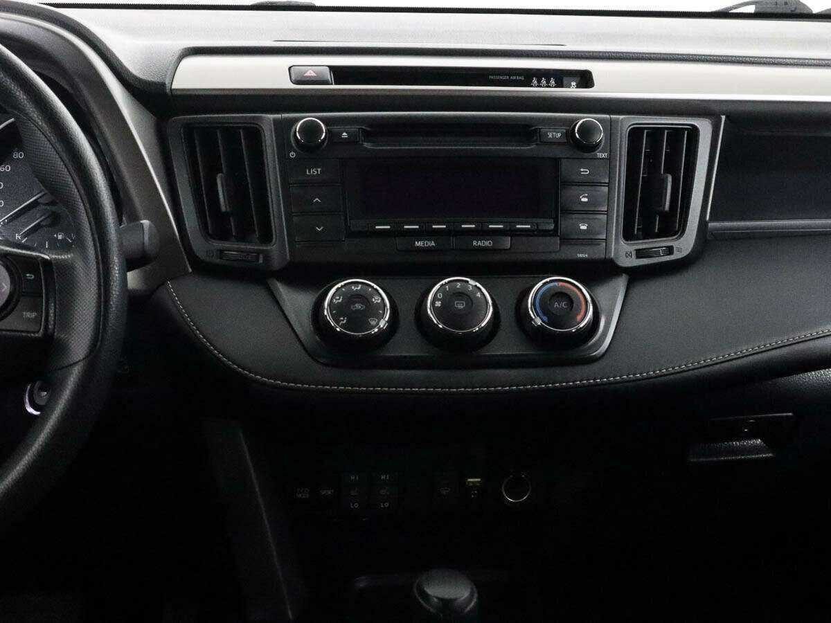 Купить Toyota RAV4 с пробегом. Фото: #10