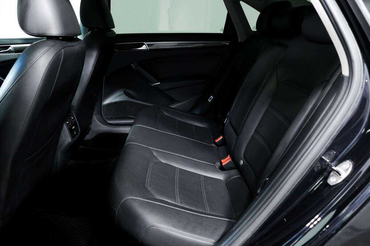 Купить Volkswagen Passat с пробегом. Фото: #11