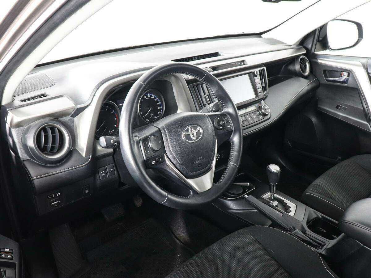 Купить Toyota RAV4 с пробегом. Фото: #8