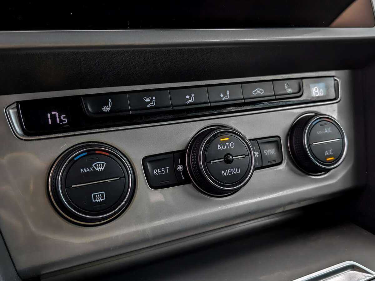 Купить Volkswagen Passat с пробегом. Фото: #26