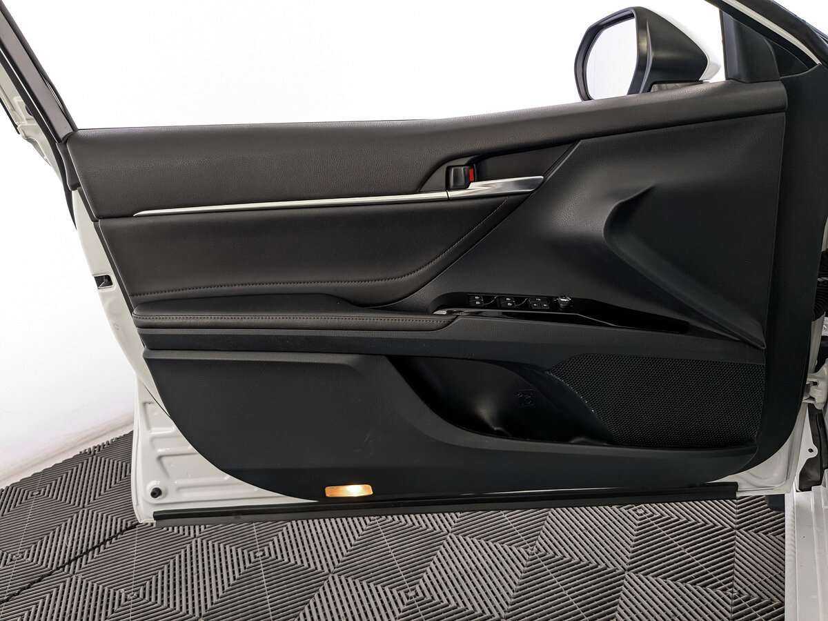 Купить Toyota Camry с пробегом. Фото: #13