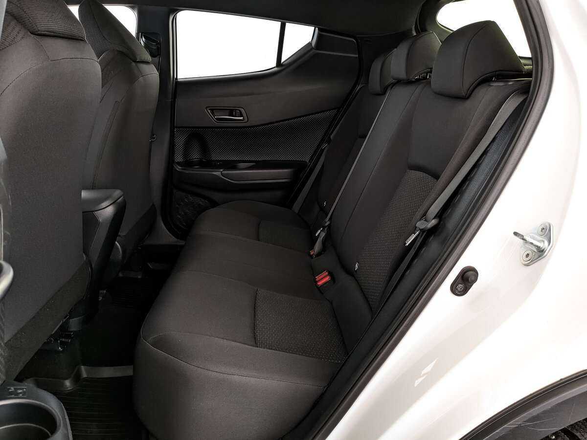 Купить Toyota C-HR с пробегом. Фото: #12