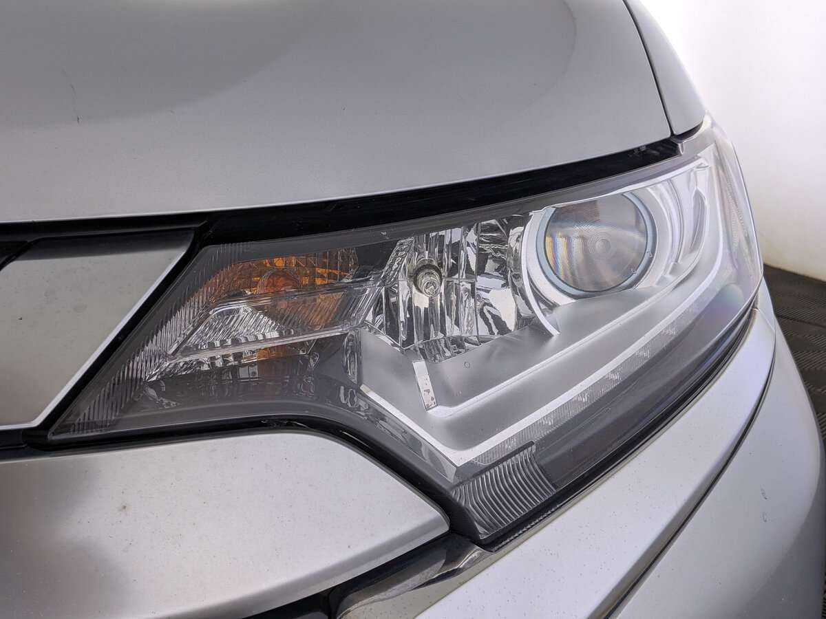 Купить Mitsubishi Outlander с пробегом. Фото: #10