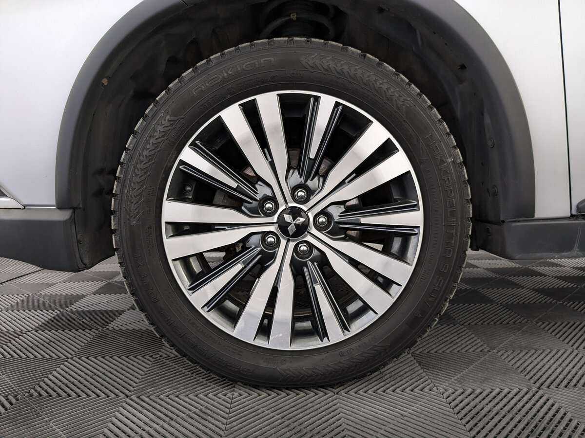 Купить Mitsubishi Outlander с пробегом. Фото: #11