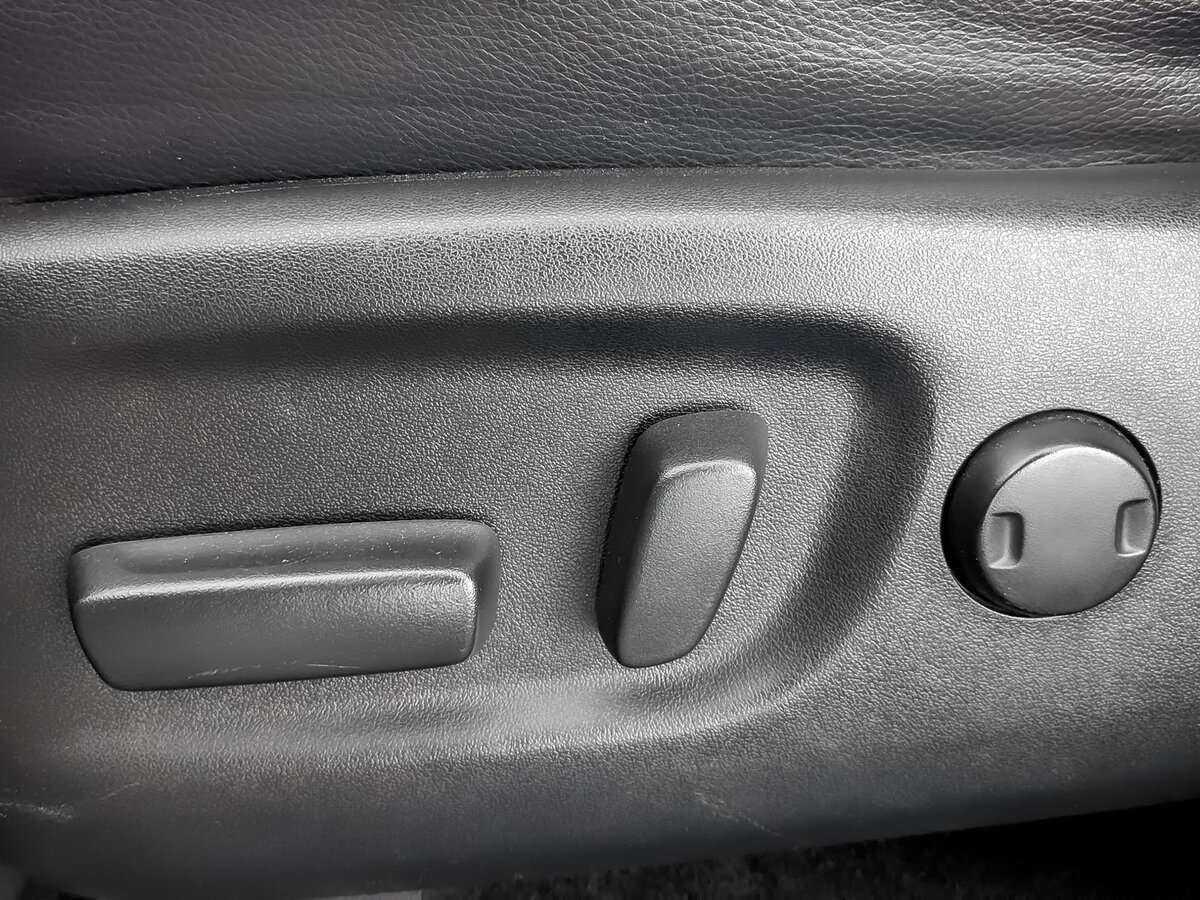 Купить Toyota RAV4 с пробегом. Фото: #16