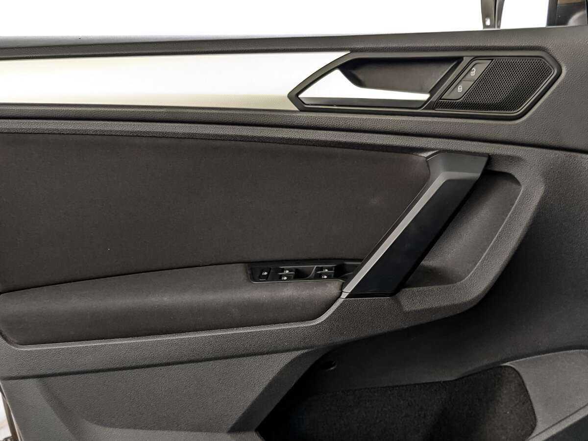 Купить Volkswagen Tiguan с пробегом. Фото: #17