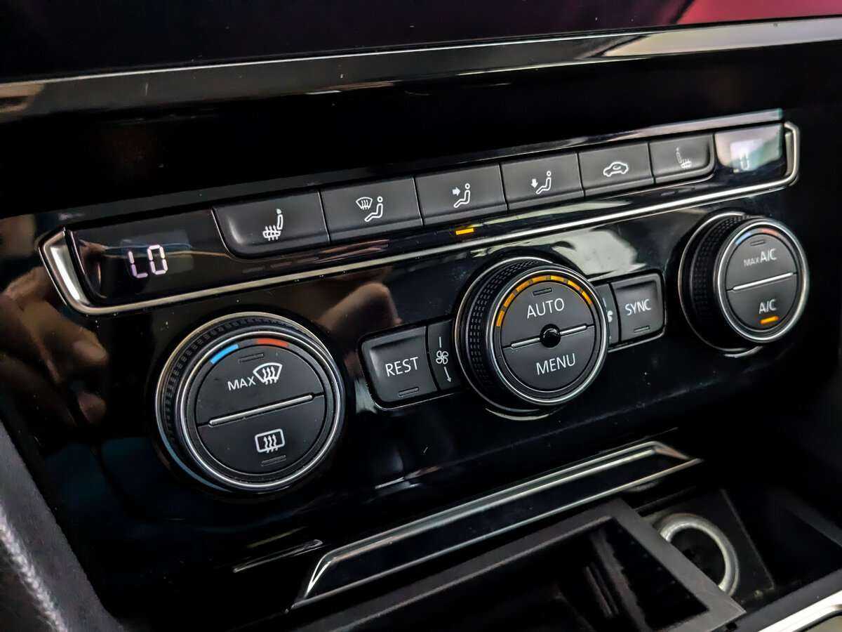 Купить Volkswagen Passat с пробегом. Фото: #25