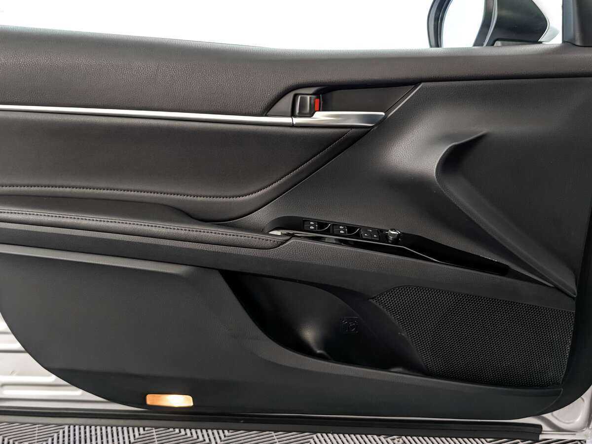 Купить Toyota Camry с пробегом. Фото: #18