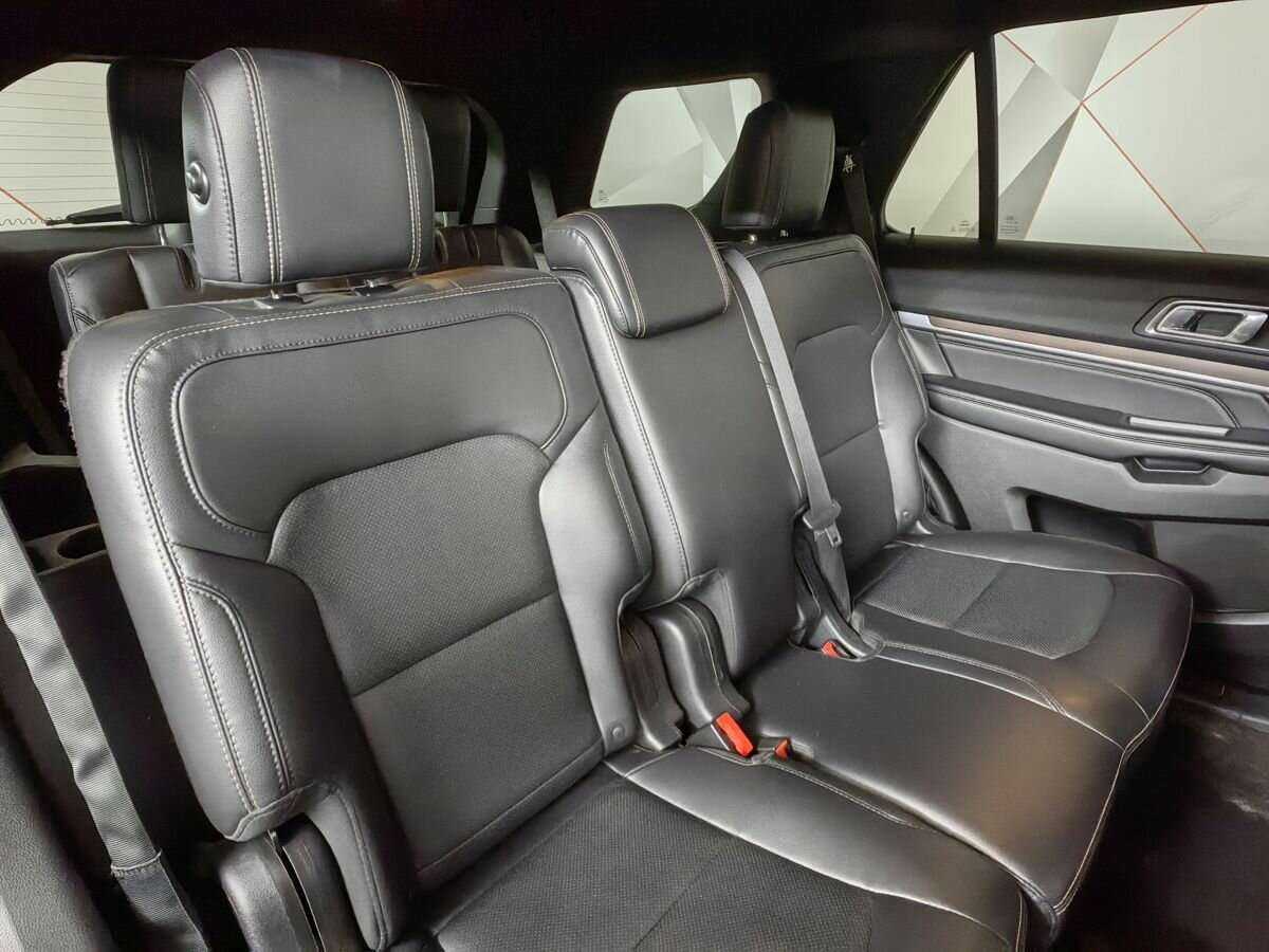 Купить Ford Explorer с пробегом. Фото: #11