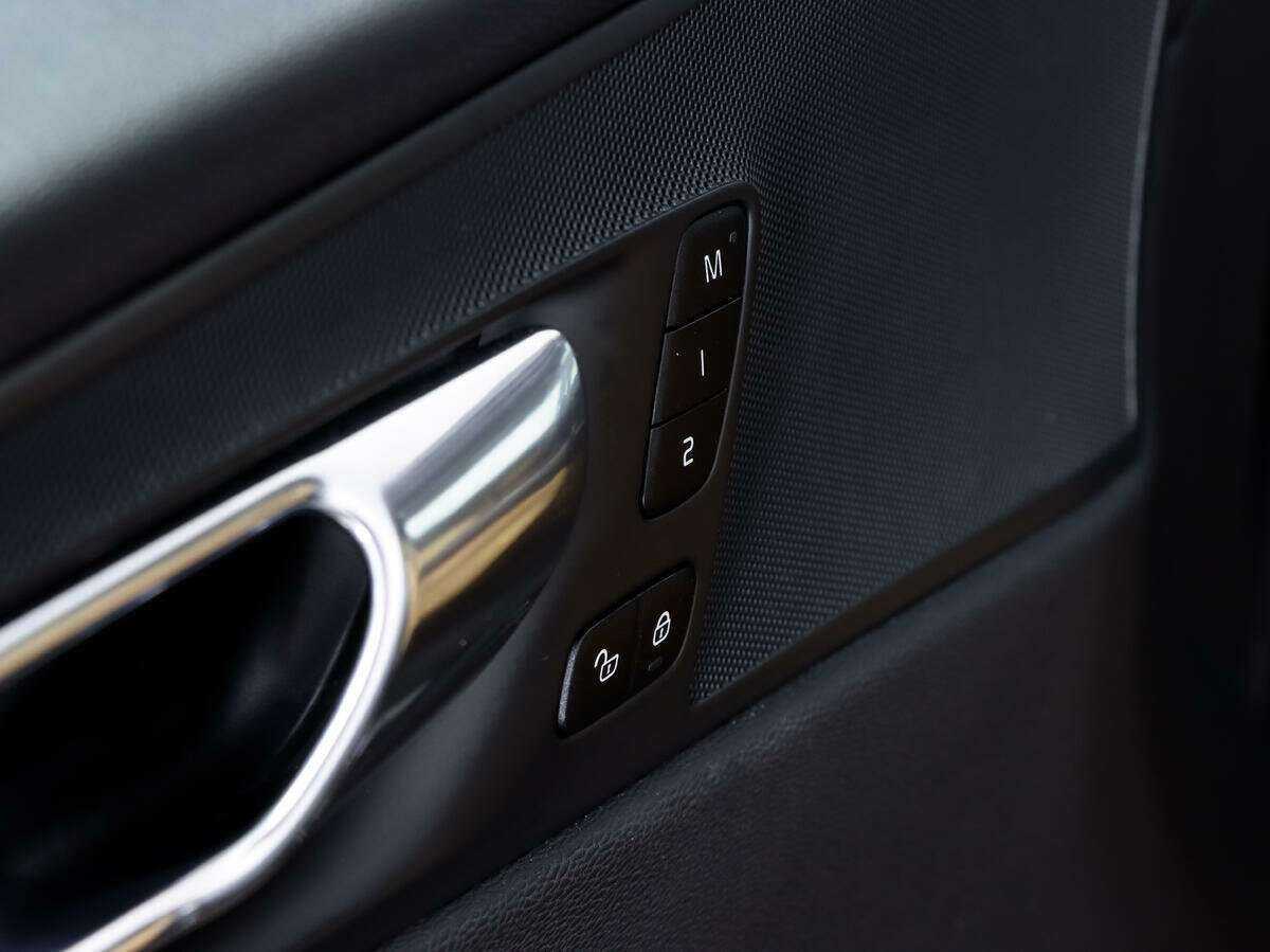 Купить Volvo XC60 с пробегом. Фото: #11