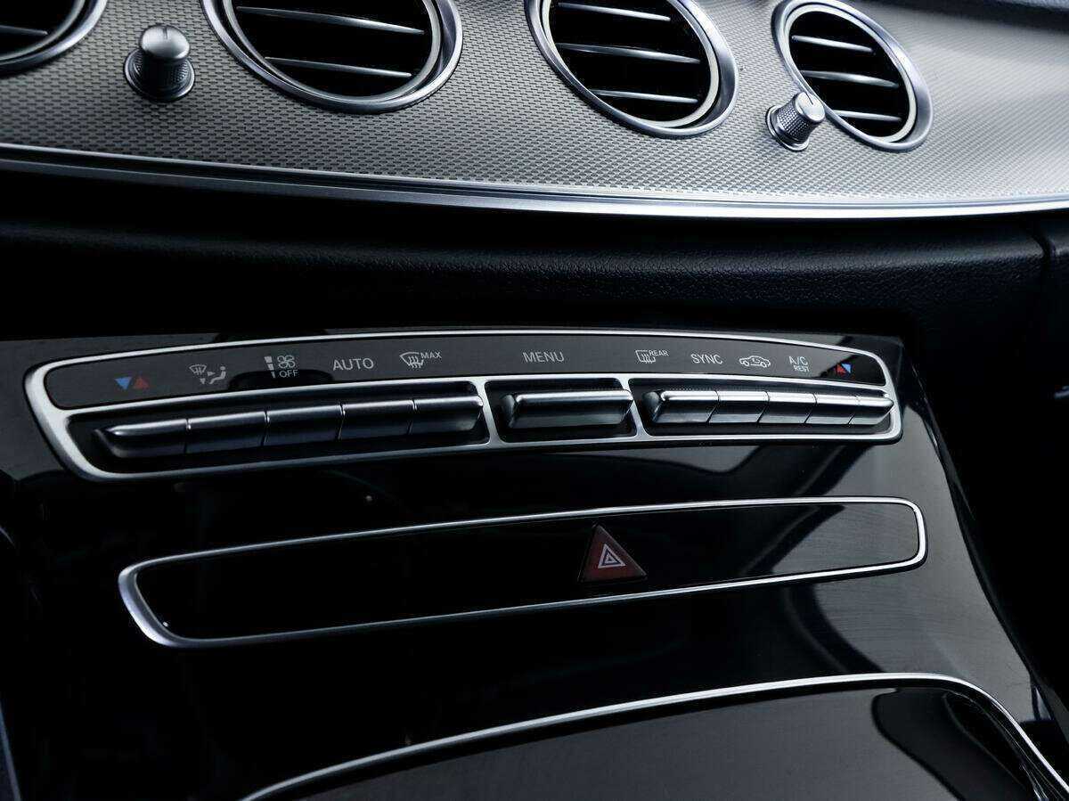 Купить Mercedes-Benz E-Класс с пробегом. Фото: #17