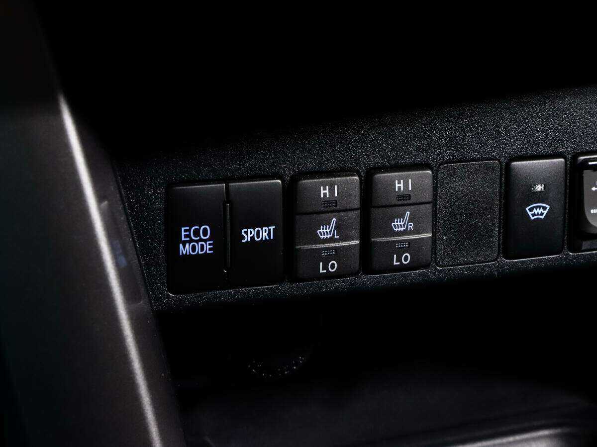 Купить Toyota RAV4 с пробегом. Фото: #13