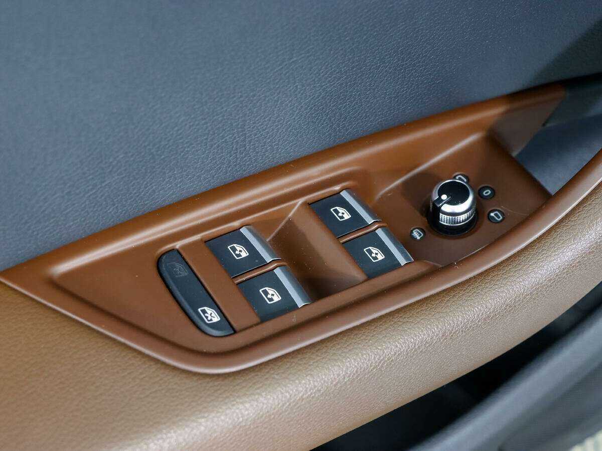 Купить Audi A4 с пробегом. Фото: #7