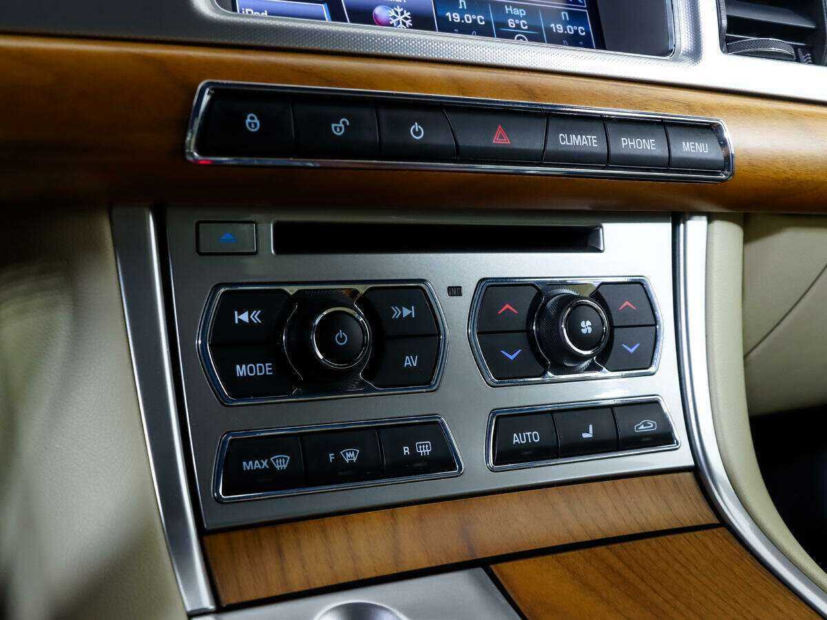 Купить Jaguar XF с пробегом. Фото: #13