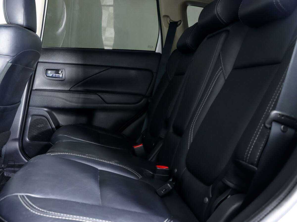Купить Mitsubishi Outlander с пробегом. Фото: #10
