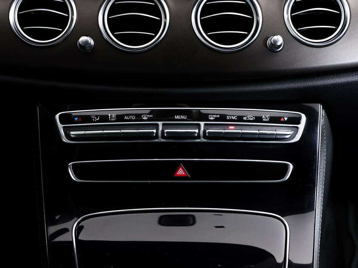 Купить Mercedes-Benz E-Класс с пробегом. Фото: #13