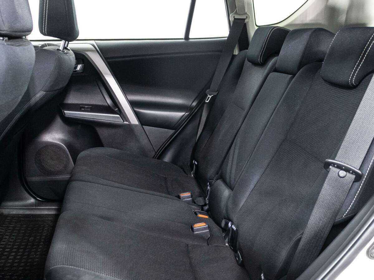 Купить Toyota RAV4 с пробегом. Фото: #9